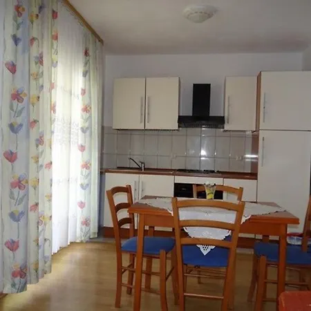 Okrug Gornji 24 * Trogir